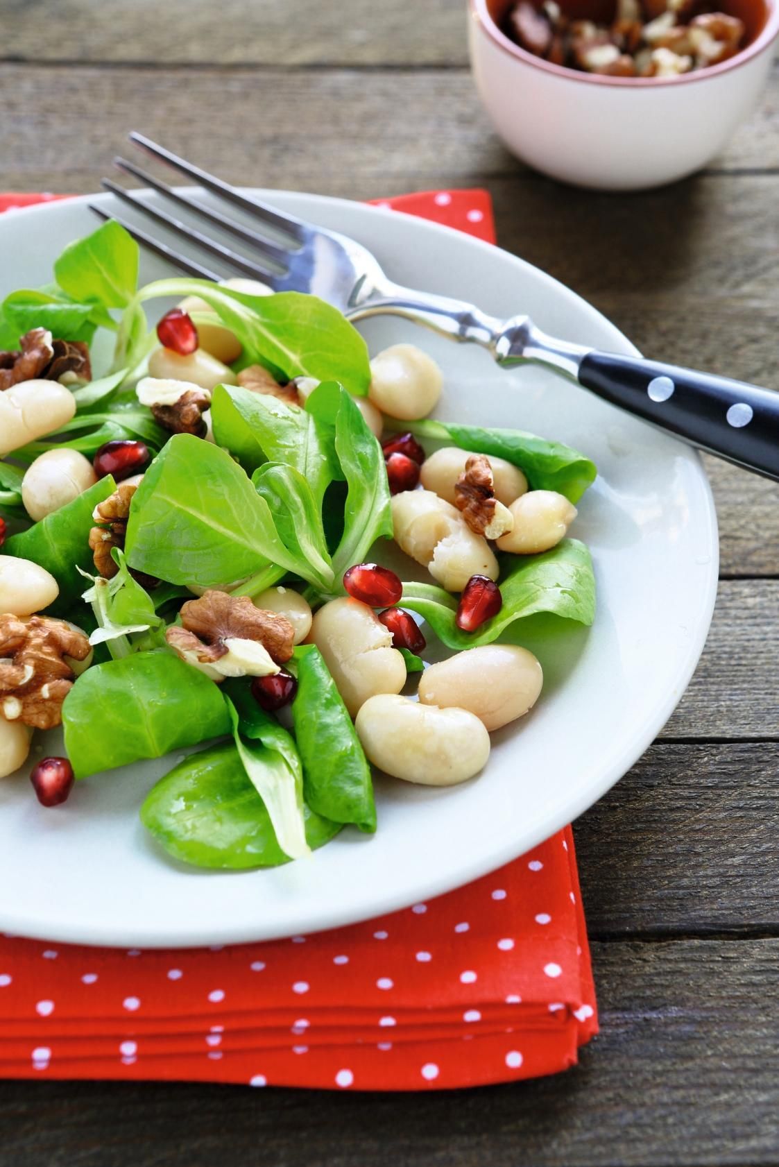 Bio Feldsalat mit Walnuß-Bohnen-Granatapfel-Power